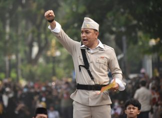 Teatrikal Parade Surabaya Juang, Wali Kota Eri Cahyadi Kobarkan Semangat Pertempuran! Hari Pahlawan 2022