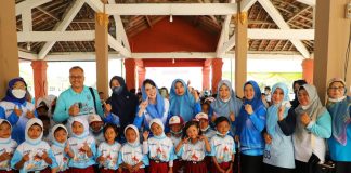 Turunkan Angka Stunting, Ketua TP PKK Jatim Arumi Bachsin Ajak Kader PKK dan Wali Murid Gencarkan Sosialisasikan Program Minum Susu, Makan Telor dan Daging bagi Pelajar Sekolah Dasar Arumi Bachsin