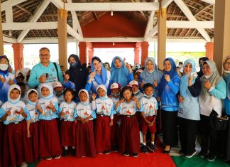 Turunkan Angka Stunting, Ketua TP PKK Jatim Arumi Bachsin Ajak Kader PKK dan Wali Murid Gencarkan Sosialisasikan Program Minum Susu, Makan Telor dan Daging bagi Pelajar Sekolah Dasar Arumi Bachsin