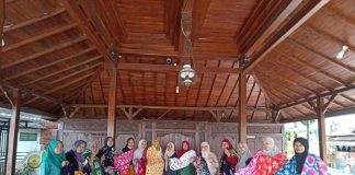 Wisatawan Mancanegera dan Mahasiswa Asing Belajar Membatik di Sejumlah Padat Karya Surabaya Surabaya Raya