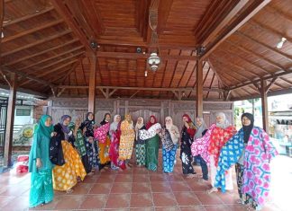 Wisatawan Mancanegera dan Mahasiswa Asing Belajar Membatik di Sejumlah Padat Karya Surabaya Surabaya Raya
