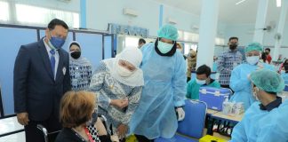 Lindungi Kelompok Rentan, Gubernur Khofifah Dorong Vaksinasi Booster Dosis ke-2 Bagi Lansia Terus Dimaksimalkan Gubernur Jawa Timur