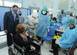 Lindungi Kelompok Rentan, Gubernur Khofifah Dorong Vaksinasi Booster Dosis ke-2 Bagi Lansia Terus Dimaksimalkan Gubernur Jawa Timur