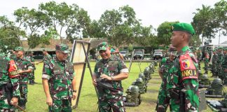 Kasdam V/Brawijaya Mendampingi Asops Kasad Tinjau Kesiapan Operasi Satgas Yonif 527/BY Hankam