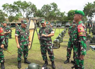 Kasdam V/Brawijaya Mendampingi Asops Kasad Tinjau Kesiapan Operasi Satgas Yonif 527/BY Hankam
