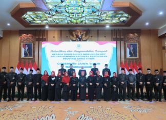 Konsisten Budayakan Nilai Kejuangan Bangsa, Gubernur Khofifah Terima Penghargaan dan Pin 9 Windu Kemerdekaan RI dari DHD PK 45 Berita Jawa Timur