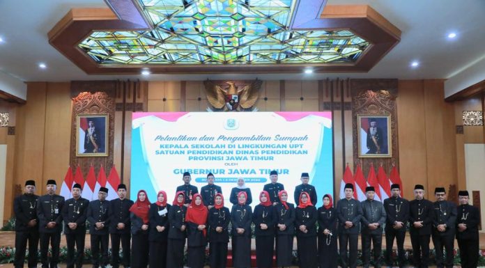 Lantik 306 Kepala Sekolah SMK, SMA, SLB, Gubernur Khofifah: Kepala Sekolah Adalah Motor Penggerak Yang Harus Memiliki Kepemimpinan Yang Kuat dan Karakter IKI (Inisiatif, Kolaborasi dan Inovasi) Info Jawa Timur