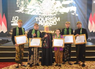 Pada Gelaran East Java Tourism Award (EJTA) Tahun 2022, Gubernur Khofifah Sebut Jadi Momen Pendongkrak PDRB Jatim di Sektor Pariwisata Gubernur Jawa Timur