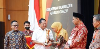 Inovasi Samsat 4.0 dan Eko-Tren Bawa Jatim Sabet Penghargaan IGA Award Kemendagri 2022 Sebagai Provinsi Terinovatif di Indonesia Gubernur Jawa Timur, Khofifah Indar Parawansa