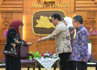 Gubernur Khofifah Serahkan SK Plh Wali Kota Batu Pada Zadim Effisiensi, Efektif Berlaku 27 Desember 2022 Sampai Terbit SK Pj. Walikota Batu Walikota Batu