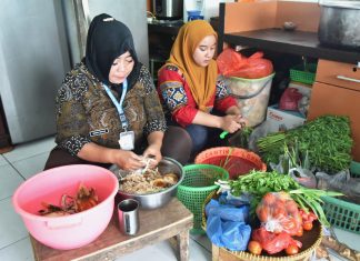Eks Penghuni Kolong Tol 1001 Malam Mendapat Hunian Layak dan Pekerjaan dari Pemkot Surabaya Pemkot Surabaya