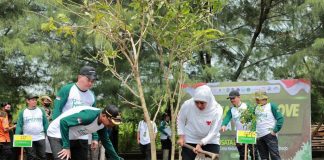 Festival Mangrove di Wisata Bahari Tlocor dan Pulau Lusi Sidoarjo, Gubernur Jawa Timur beri saran Kuatkan Sinergi Hulu Hilir Untuk Jaga Ekosistem Mangrove Festival Mangrove di Wisata Bahari Tlocor dan Pulau Lusi Sidoarjo, Gubernur Jawa Timur Khofifah Kuatkan Sinergi Hulu Hilir Untuk Jaga Ekosistem Mangrove