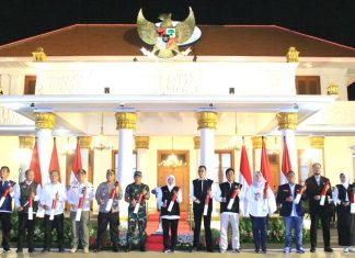 Catatkan Dua Rekor Lewat Pemukulan Kentongan Serentak dan Kirab Pataka Estafet, Gubernur Khofifah Terima Penghargaan MURI Di Awal Tahun Baru 2023 Rekor MURI