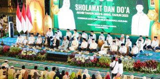 Ribuan Warga Jatim Isi Pergantian Tahun dengan Sholawat dan Doa Bersama, Gubernur Khofifah Ajak Berdo’a Tahun 2023 Penuh Keberkahan dan Kebaikan Gubernur Jawa Timur