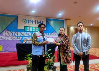 PHMI Sukses Gelar ‘PHMI Fest’ Selama 3 Hari di Royal Plaza, Dana Hasil Lelang Voucher Hotel Diserahkan ke Sahabat Mustahiq