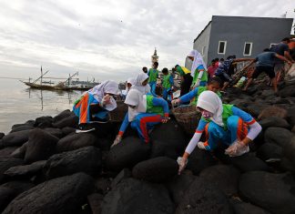 Jaga Kebersihan Lingkungan, Ratusan Siswa SD-SMP Rutin Bersih-bersih Pantai Nambangan Jaga Kebersihan Lingkungan, Ratusan Siswa SD-SMP Rutin Bersih-bersih Pantai Nambangan
