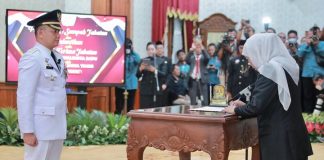 Lantik Aries Agung Paewai sebagai Pj Walikota Batu, Gubernur Khofifah Pesankan Pengembangan Sektor Wisata dan Industri Kreatif Lantik Aries Agung Paewai sebagai Pj Walikota Batu, Gubernur Khofifah Pesankan Pengembangan Sektor Wisata dan Industri Kreatif