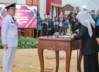 Lantik Aries Agung Paewai sebagai Pj Walikota Batu, Gubernur Khofifah Pesankan Pengembangan Sektor Wisata dan Industri Kreatif Lantik Aries Agung Paewai sebagai Pj Walikota Batu, Gubernur Khofifah Pesankan Pengembangan Sektor Wisata dan Industri Kreatif
