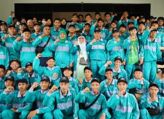 Lepas 459 Atlet Santri untuk Berlaga di Porseni 1 Abad NU Tahun 2023, Gubernur Jawa Timur Optimistis Jatim Juara Umum Lepas 459 Atlet Santri untuk Berlaga di Porseni 1 Abad NU Tahun 2023, Gubernur Jawa Timur Optimistis Insya Allah Jatim Juara Umum