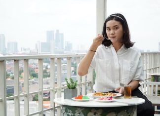 MaxOne Hotel Dharmahusada Hadirkan Pengalaman Lunch All You Can Eat dengan Pemandangan City View Kota Surabaya di SkyCave Rooftop & Lounge MaxOne Hotel Dharmahusada Hadirkan Pengalaman Lunch All You Can Eat dengan Pemandangan City View Kota Surabaya di SkyCave Rooftop & Lounge