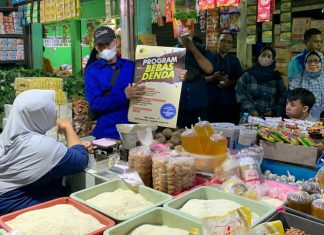 PPKM Dicabut, Dirut PD Pasar Surya Melihat Aktivitas Perdagangan di Pasar Tradisional Surabaya Meningkat PPKM Dicabut, Dirut PD Pasar Surya Melihat Aktivitas Perdagangan di Pasar Tradisional Surabaya Meningkat