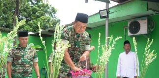 Pangdam V/Brawijaya Lanjutkan Revitalisasi Pembangunan Makam Auliya’ di Asrama Gupusjat Optronik II Puspalad Pangdam VBrawijaya Lanjutkan Revitalisasi Pembangunan Makam Auliya' di Asrama Gupusjat Optronik II Puspalad