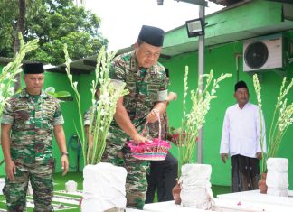 Pangdam V/Brawijaya Lanjutkan Revitalisasi Pembangunan Makam Auliya’ di Asrama Gupusjat Optronik II Puspalad Pangdam VBrawijaya Lanjutkan Revitalisasi Pembangunan Makam Auliya' di Asrama Gupusjat Optronik II Puspalad