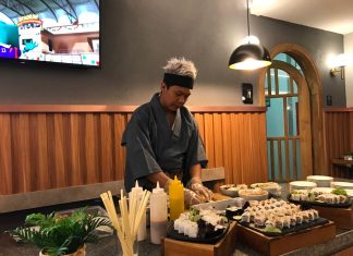 Sushi saus rendang dan pecel di Aston Inn Jemursari Surabaya Sushi saus rendang dan pecel di Aston Inn Jemursari Surabaya