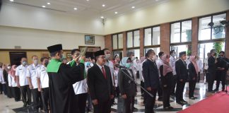 Wali Kota Surabaya Eri Cahyadi Resmi Lantik Ikhsan Jadi Sekda Wali Kota Surabaya Eri Cahyadi Resmi Lantik Ikhsan Jadi Sekda