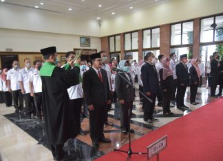 Wali Kota Surabaya Eri Cahyadi Resmi Lantik Ikhsan Jadi Sekda Wali Kota Surabaya Eri Cahyadi Resmi Lantik Ikhsan Jadi Sekda