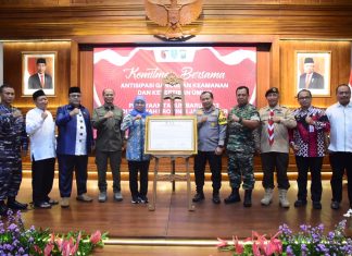 Gubernur Khofifah Bersama Kapolda dan Pangdam Tandatangani Delapan Komitmen Guna Antisipasi Gangguan Perayaan Pergantian Tahun Baru 2023 Gubernur Jawa Timur
