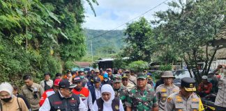 Pangdam V/Brawijaya Bersama Forkopimda Jatim Tinjau Bencana Banjir di Bondowoso