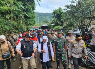 Pangdam V/Brawijaya Bersama Forkopimda Jatim Tinjau Bencana Banjir di Bondowoso