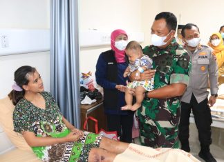 Pangdam V/Brawijaya Tinjau Lokasi dan Korban Terdampak Ledakan Petasan Blitar Pangdam V/Brawijaya Tinjau Lokasi dan Korban Terdampak Ledakan Petasan Blitar