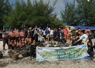 Acer Bersama Seasoldier Edukasi Pelajar dan Bersihkan Sampah di Pantai Surabaya Bersih Pantai Kerang Surabaya Bersama Acer #SayangBumi Seasoldier