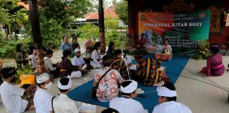 Dispendik Kota Surabaya Kembali Buka Beasiswa Penghafal Kitab Suci Hindu Dispendik Kota Surabaya Kembali Buka Beasiswa Penghafal Kitab Suci Hindu