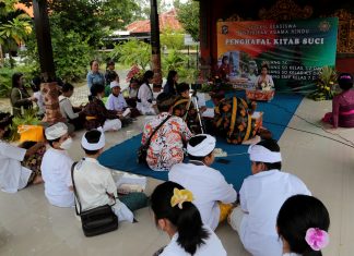Dispendik Kota Surabaya Kembali Buka Beasiswa Penghafal Kitab Suci Hindu Dispendik Kota Surabaya Kembali Buka Beasiswa Penghafal Kitab Suci Hindu