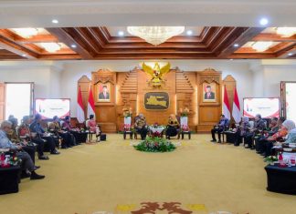 Terima Dubes RI Untuk Jepang, Gubernur Jawa Timur Khofifah Diskusikan KEK (Kawasan Ekonomi Khusus) Recycling Metal dan Perluas Promosi Produk Jatim di Jepang Terima Dubes RI Untuk Jepang, Gubernur Khofifah Diskusikan KEK (Kawasan Ekonomi Khusus) Recycling Metal dan Perluas Promosi Produk Jatim di Jepang
