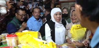 Pemprov Jatim , BULOG dan Pemkab/ Pemkot Se Jatim Gelar Operasi Pasar Beras Murah Berkualitas di Sejumlah Pasar, Harapan Gubernur Khofifah bisa Jadi Penguat Daya Beli Masyarakat Pemprov Jatim , BULOG dan Pemkab/ Pemkot Se Jatim Gelar Operasi Pasar Beras Murah Berkualitas di Sejumlah Pasar, Harapan Gubernur Khofifah bisa Jadi Penguat Daya Beli Masyarakat