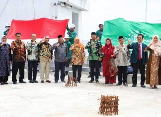 Baksos Kesehatan Mata ‘Membuka Lentera Bawean’ Bakal Semarakkan Peringatan 1 Abad NU, harapan Gubernur Jawa Timur bisa Menjadi Sinar Kehidupan Bagi Masyarakat Untuk Melihat Dunia Baksos Kesehatan Mata ‘Membuka Lentera Bawean’ Bakal Semarakkan Peringatan 1 Abad NU, harapan Gubernur Jawa Timur bisaMenjadi Sinar Kehidupan Bagi Masyarakat Untuk Melihat Dunia