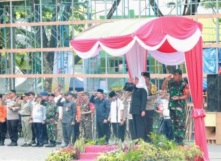 Pimpin Apel Gelar Pasukan Harlah 1 Abad NU, Gubernur Khofifah Ajak Semua Elemen Tingkatkan Sinergi Pergerakan 1 Juta Warga NU Aman
