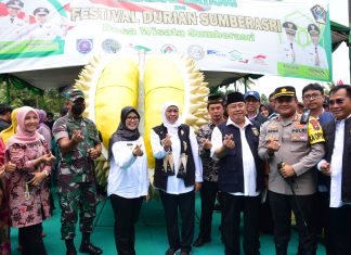 Gubernur Jawa Timur Khofifah Kenalkan Durian Varietas Baru Sekelas Black Thorn di Festival Durian Sumberasri 2023