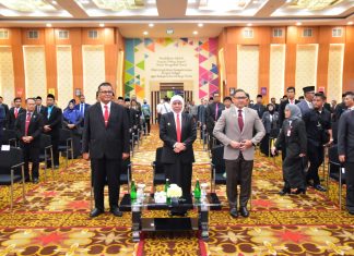 Buka PKN Tingkat II Angkatan II Tahun 2023, Gubernur Khofifah Serahkan 25 Penghargaan IKI ASN