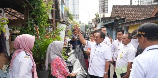 Tumpukan Sampah Rumah Tangga di Gayungan, Wakil Wali Kota Surabaya Armuji Pastikan sudah Ditangani Tim Bedah Rumah