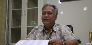 Panjang Jalan di Surabaya Semakin Baik, Wali Kota Eri Cahyadi Kedepankan Kolaborasi dengan RT, RW, dan LPMK Panjang Jalan di Surabaya Semakin Baik, Wali Kota Eri Cahyadi Kedepankan Kolaborasi dengan RT, RW, dan LPMK