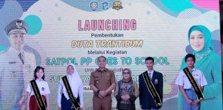 Pemkot Surabaya Lantik Duta Trantibum di Sekolah, untuk Cegah Aksi Balap Liar dan Tawuran Remaja Pemkot Surabaya Lantik Duta Trantibum di Sekolah, untuk Cegah Aksi Balap Liar dan Tawuran Remaja