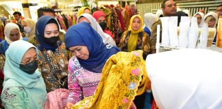 Sesuai Amanah Presiden Tentang Belanja Produk Dalam Negeri, Gubernur Khofifah Sebut Inovasi Jatim Bejo Jadi Solusi Sesuai Amanah Presiden Tentang Belanja Produk Dalam Negeri, Gubernur Khofifah Sebut Inovasi Jatim Bejo Jadi Solusi