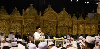 2 Tahun Kepemimpinan Wali Kota Eri Cahyadi, Ribuan Warga “Mengetuk Pintu Langit” dengan Doa Bersama 2 Tahun Kepemimpinan Wali Kota Eri Cahyadi, Ribuan Warga Mengetuk Pintu Langit dengan Doa Bersama