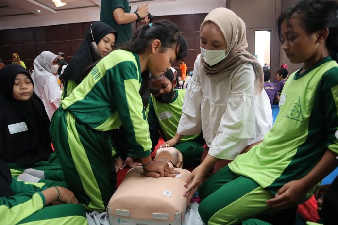 500 Pelajar Surabaya Dilatih Keterampilan Memberikan Pertolongan Pertama saat Kejadian Darurat