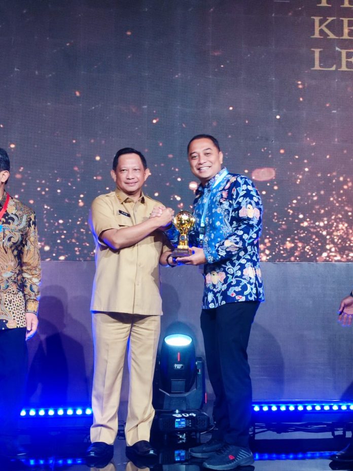 Berstatus Universal Health Coverage, Pemkot Surabaya Terima Penghargaan Dalam UHC Award